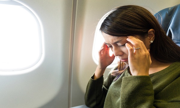 روش جلوگیری و درمان سرگیجه یا حالت تهوع در هواپیما